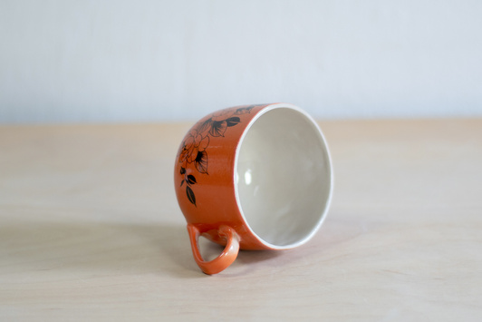 Filiżanka na kawę z tatuażami, pomarańczowa