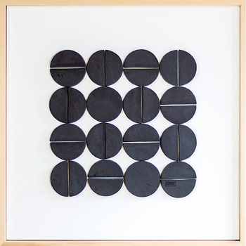 Dekoracja ceramiczna "Czarne kropki" Biały Kwadrat