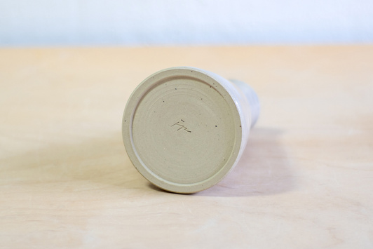 Wazon Biało-Szary dekorowany ręcznie wycinanką w gęsi