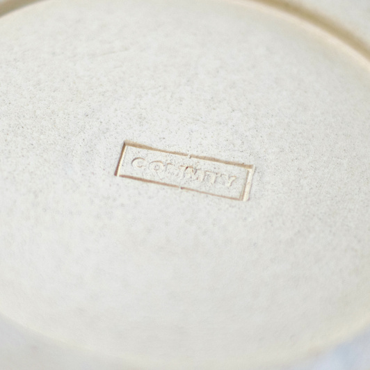 Wazon z tatuażami biały