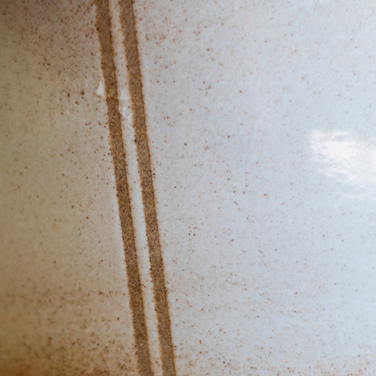 Lampka nocna biała z żyrandolkiem czarno-białe paski