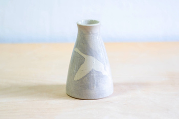 Wazon Biało-Szary dekorowany ręcznie wycinanką w gęsi