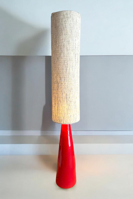 Lampa podłogowa w skandynawskim stylu