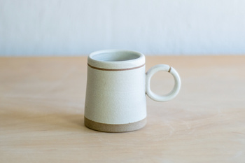 Kubek na kawę, matowy biały w kreseczki