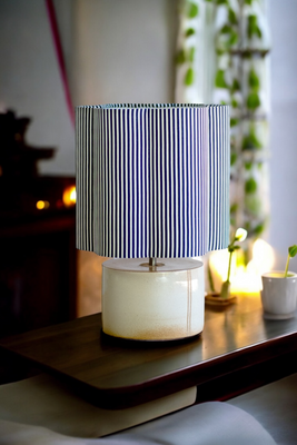 Lampka nocna biała z żyrandolkiem czarno-białe paski