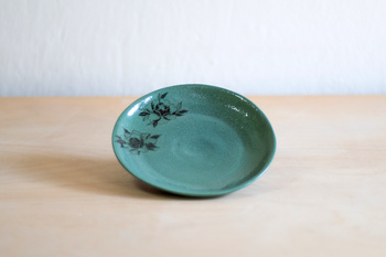 Spodeczek do dużej filiżanki z tatuażami, szmaragdowy