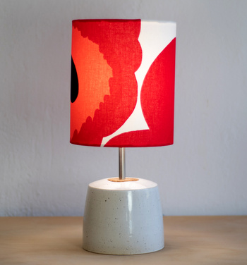 Lampka nocna biała z żyrandolkiem Marimekko