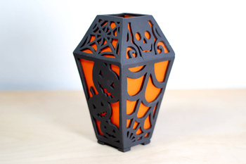 Świecznik Halloween. Upiorna trumienka