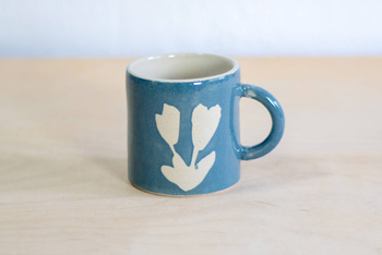 Kubek na kawę. Biało-Niebieski w kwiaty