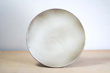 Talerz Czarny z białym matowym wykończeniem