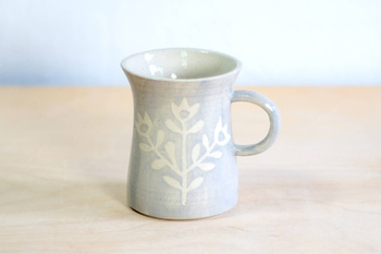 Kubek na kawę. Czarno-Szary w kwiaty