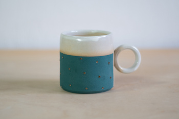 Kubeczek do kawy turkusowy w kropeczki