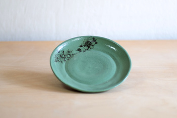 Spodeczek do dużej filiżanki z tatuażami, szmaragdowy