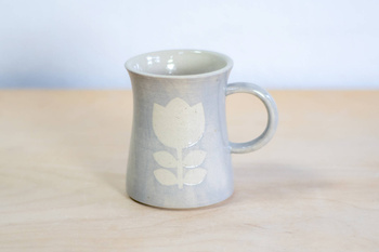 Kubek na kawę. Czarno-Szary w kwiaty