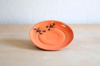 Spodeczek do dużej filiżanki z tatuażami, pomarańczowy