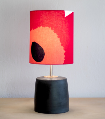 Lampka nocna czarna z żyrandolkiem Marimekko